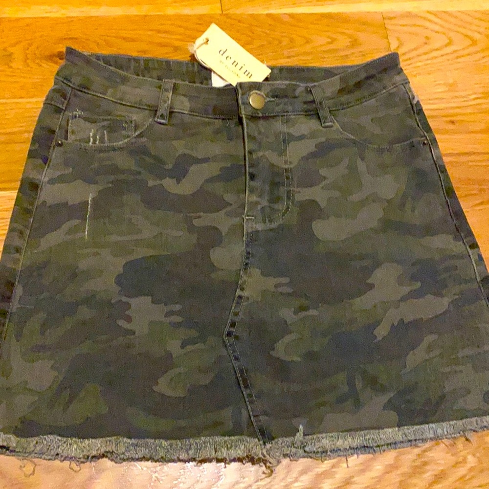SOLD ❌❌NWT Denim by Ellison Camo jean skirt- small